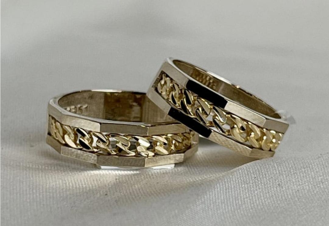 انگشتر دست چپ