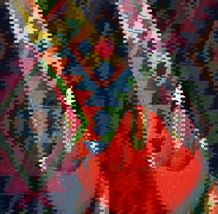 پر نقش تر از فرش دلم بافته ای نیست